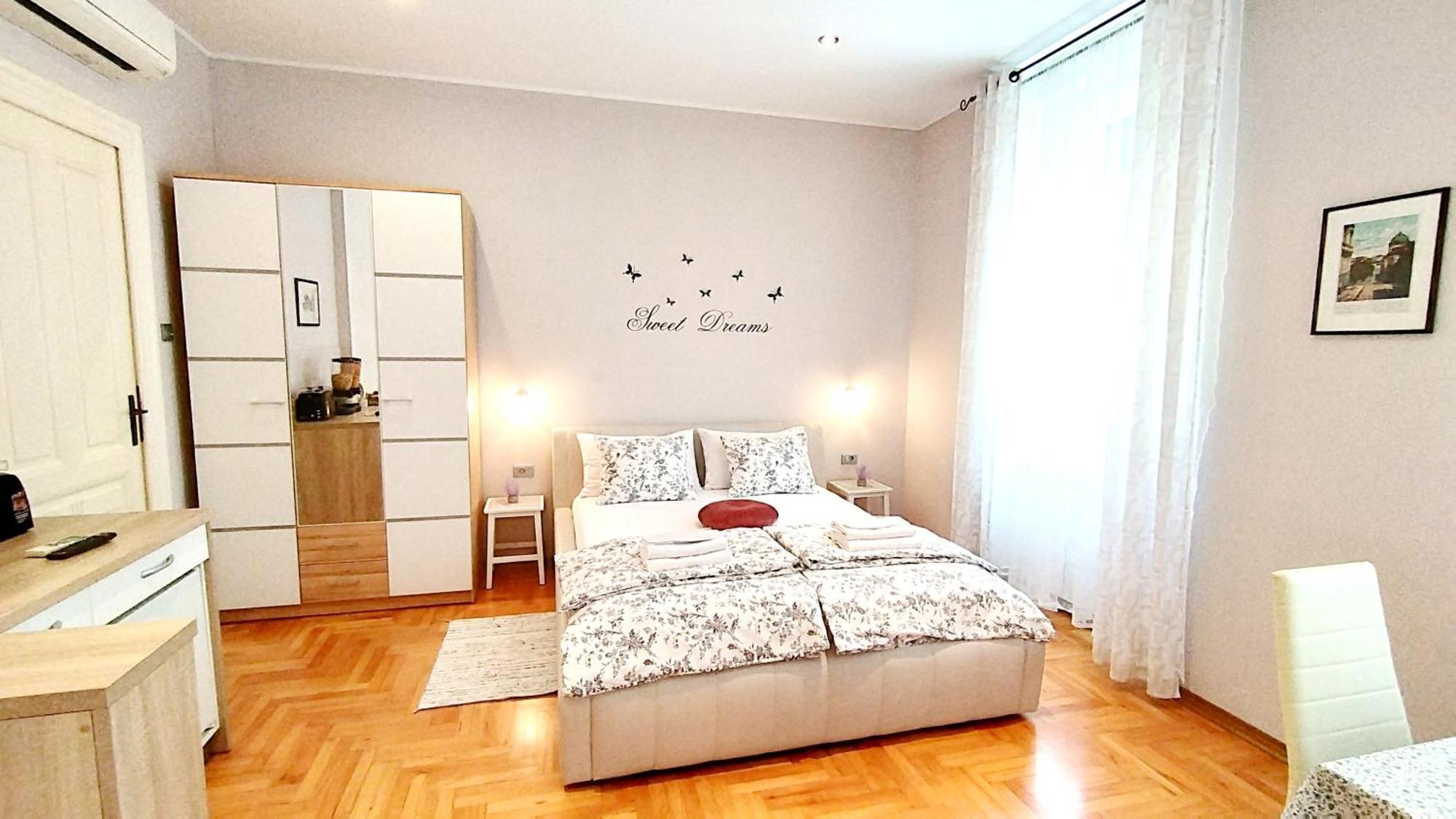 Lavender - City Room With Free Parking プーラ エクステリア 写真