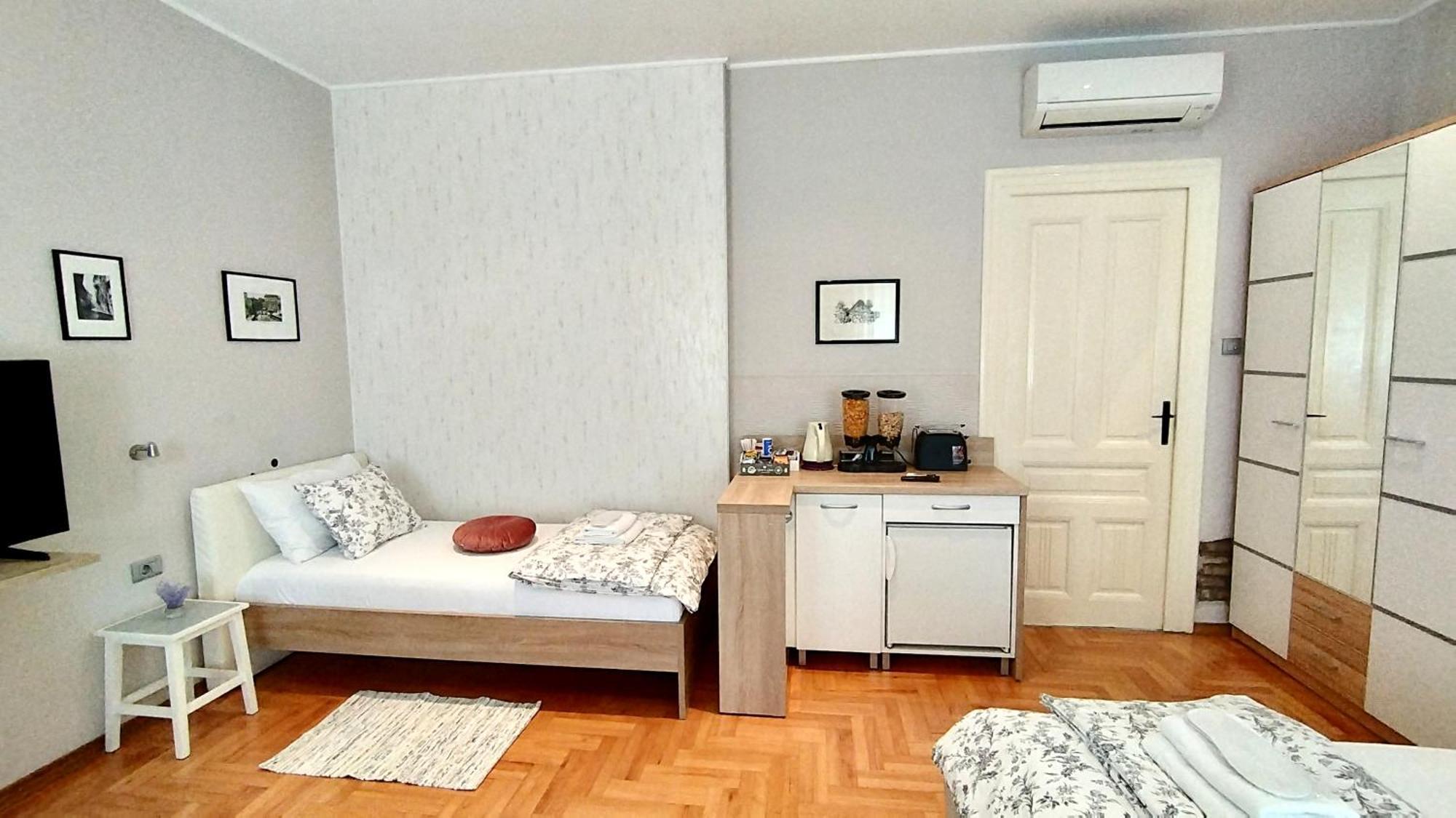 Lavender - City Room With Free Parking プーラ エクステリア 写真