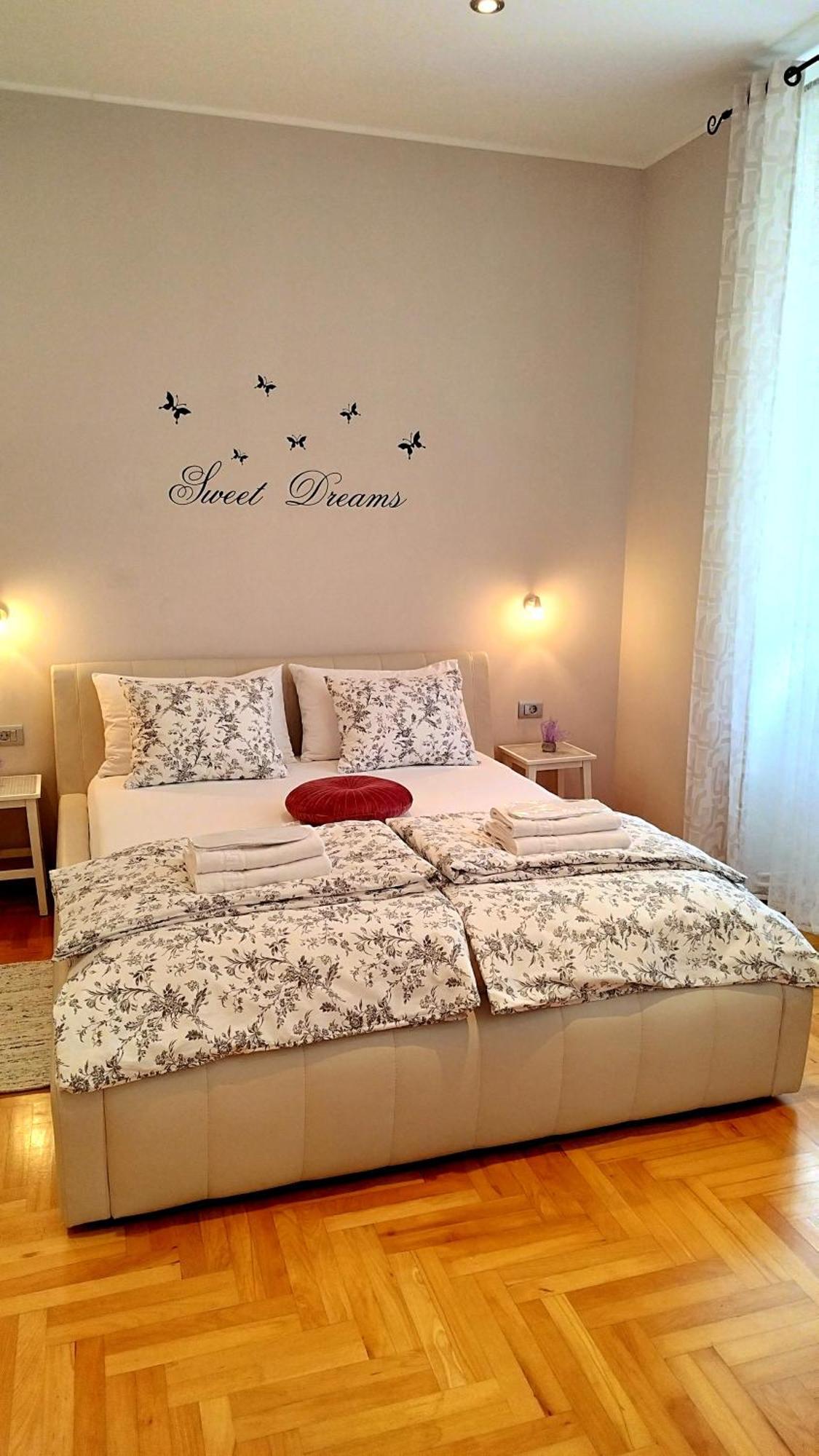 Lavender - City Room With Free Parking プーラ エクステリア 写真
