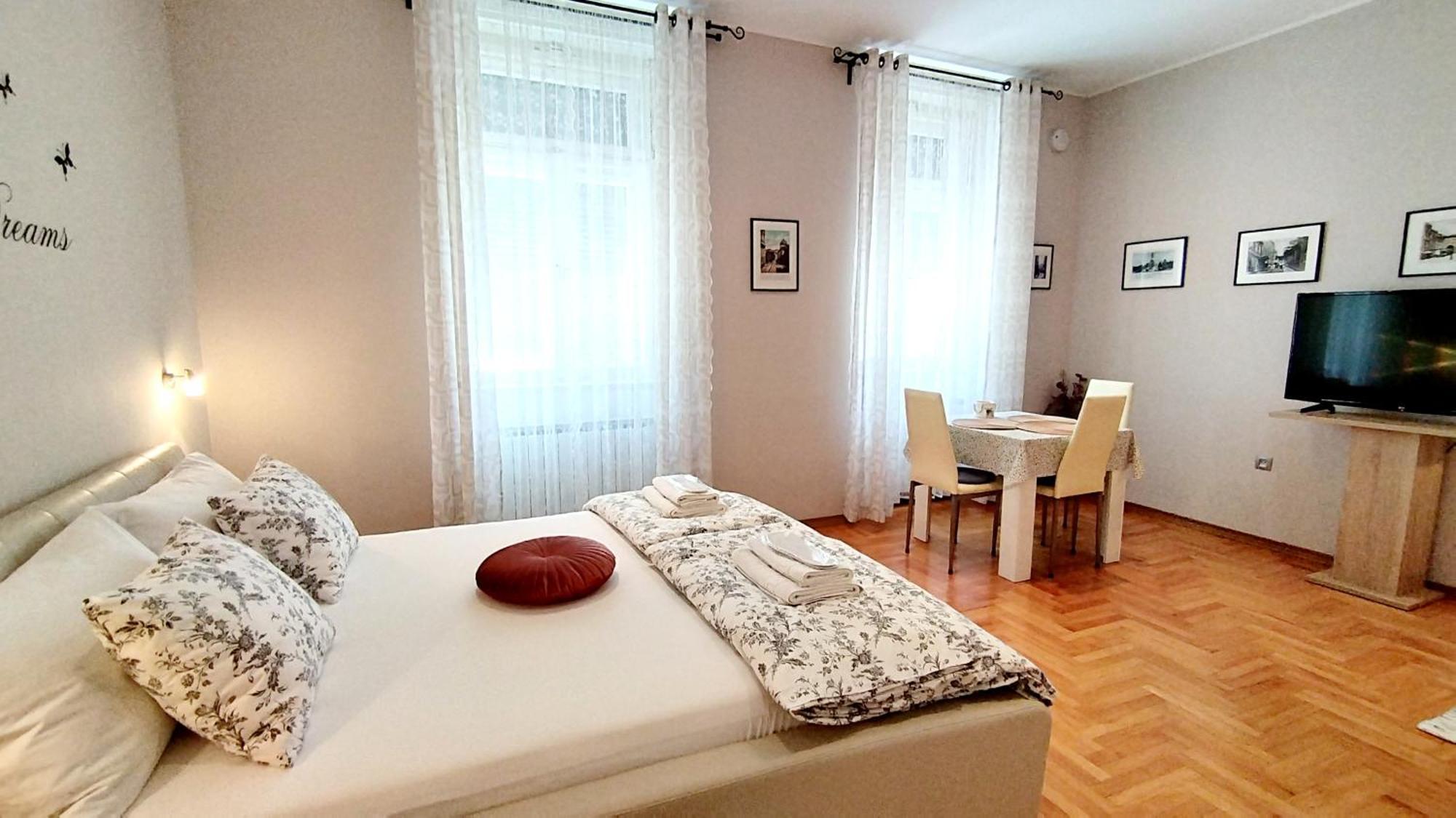 Lavender - City Room With Free Parking プーラ エクステリア 写真