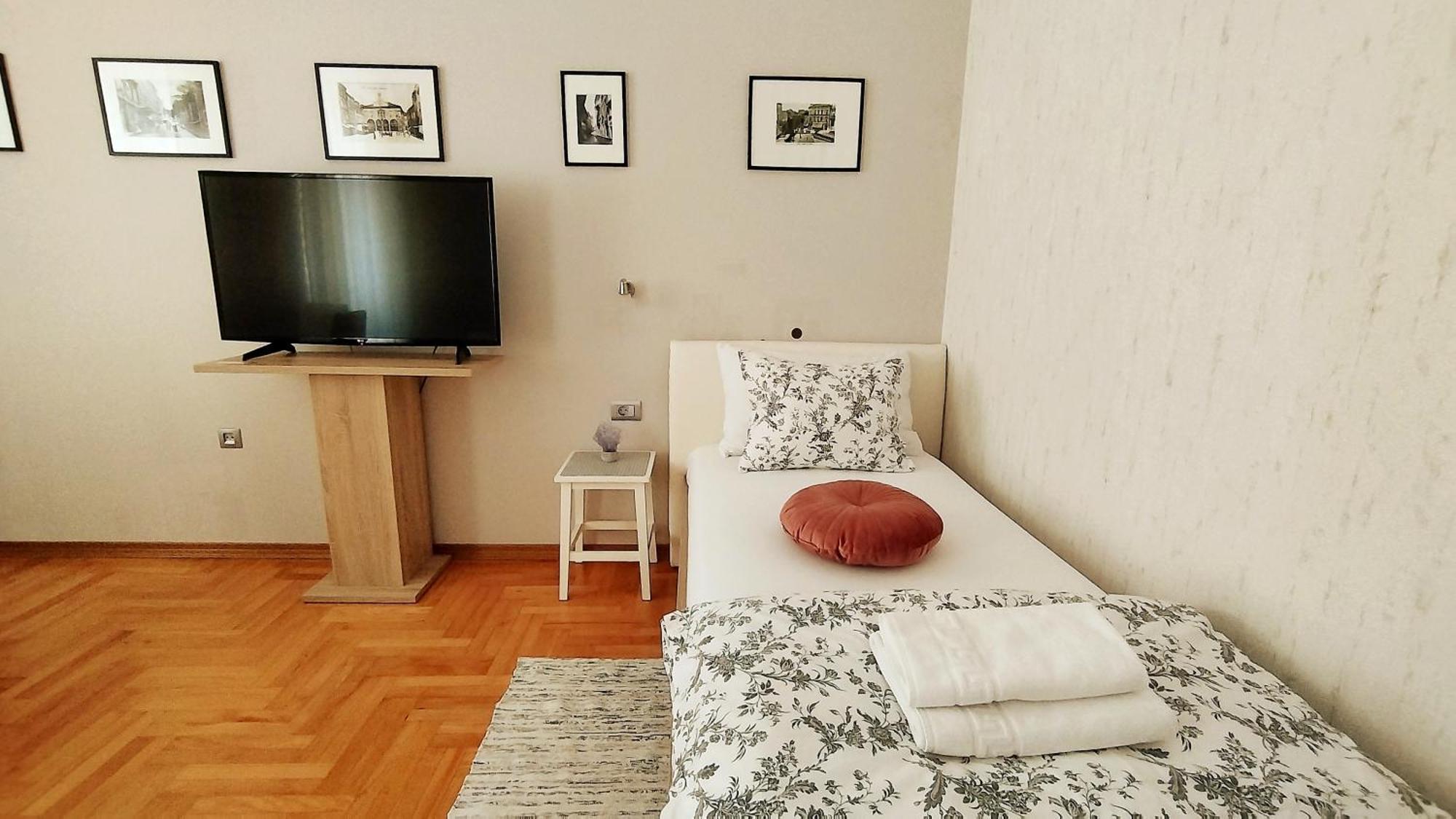 Lavender - City Room With Free Parking プーラ エクステリア 写真