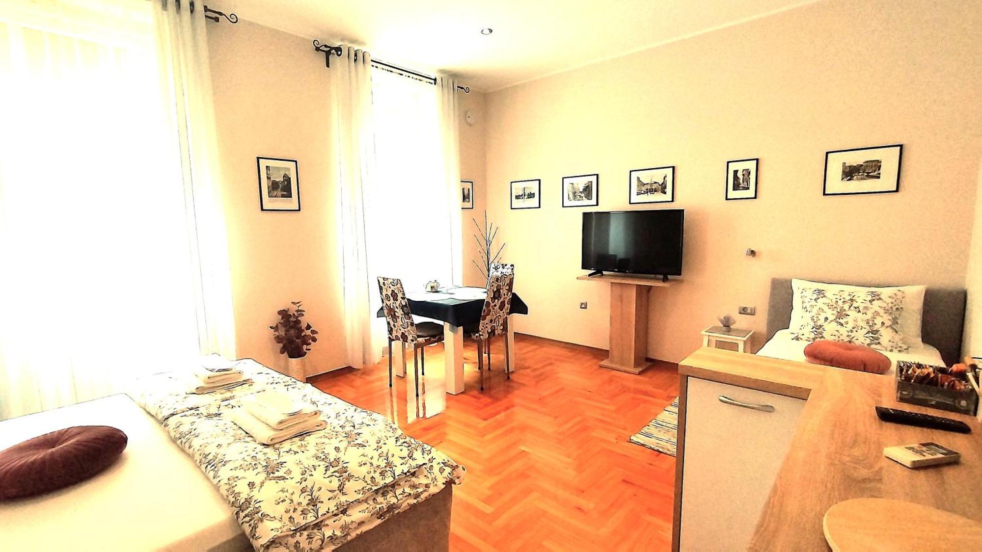 Lavender - City Room With Free Parking プーラ エクステリア 写真